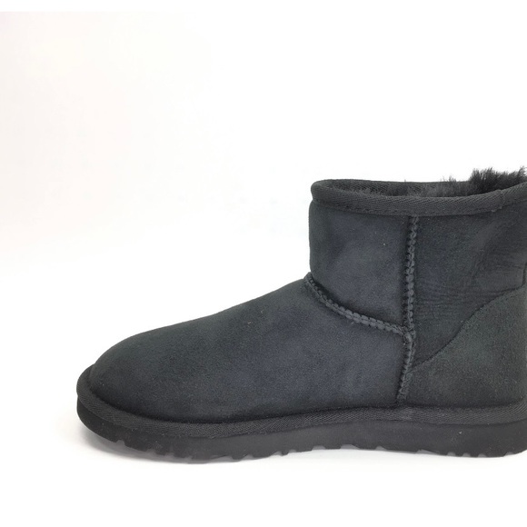 SOLD - UGG ANKLE Spring/Fall/Winter boots 💯 Auth. - Picture 7 of 7